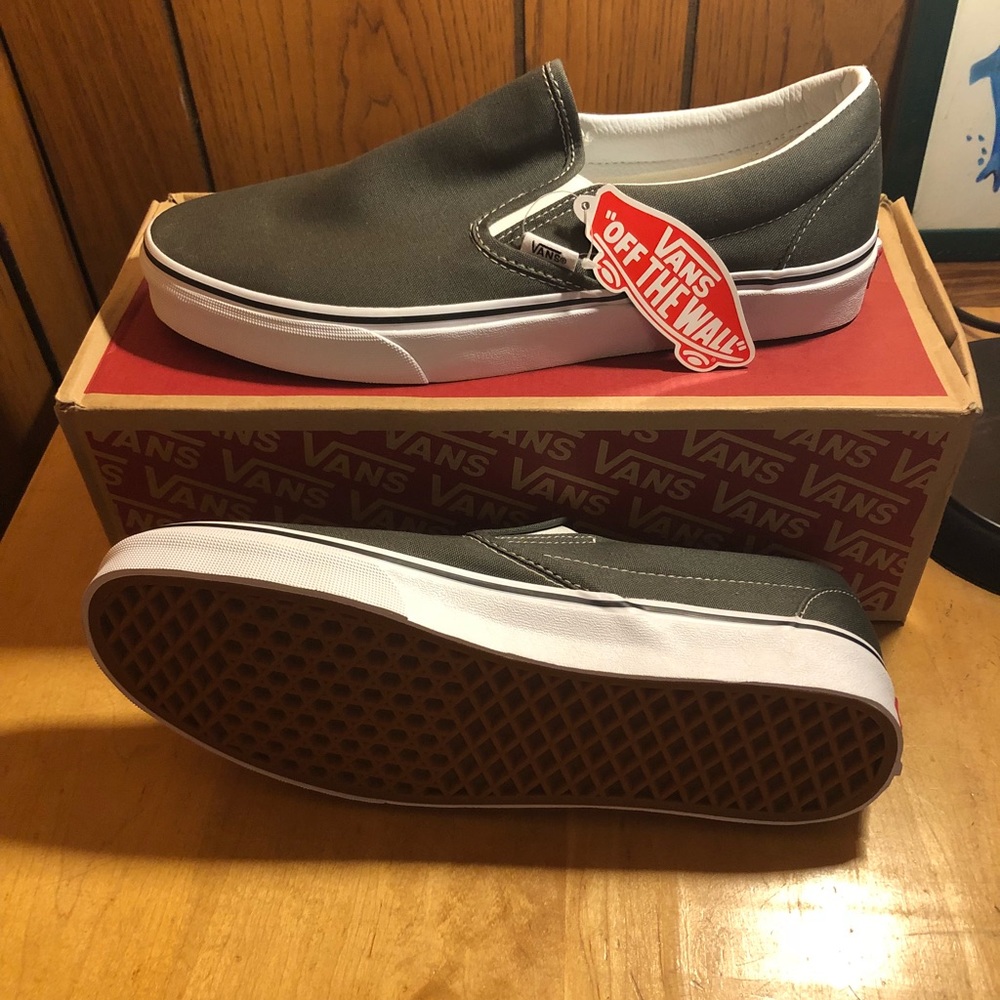 Brand new! Men’s slip on vans